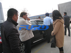 護(hù)航質(zhì)量 共筑誠(chéng)信-福瑞得機(jī)械一天兩波外國(guó)友人來(lái)廠(chǎng)采購(gòu)壓路機(jī)