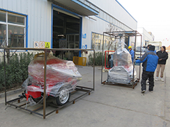 福瑞得機(jī)械1臺灌縫機(jī)，1臺移動燈車，一臺馬路吹風(fēng)機(jī)打包裝柜出口新加坡